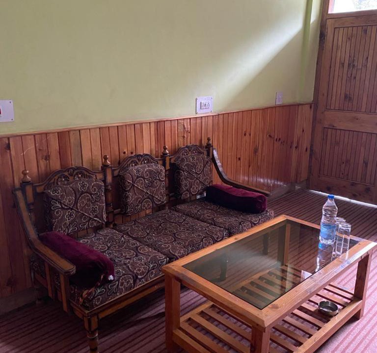 Photo of Livingroom in Jibhi