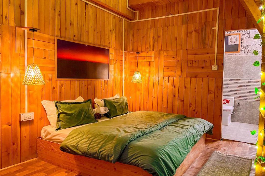 Photo of Bedroom in Jibhi