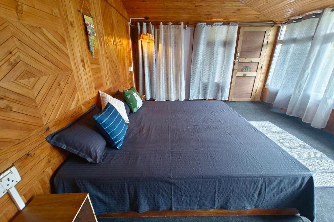 Photo of Bedroom in Jibhi