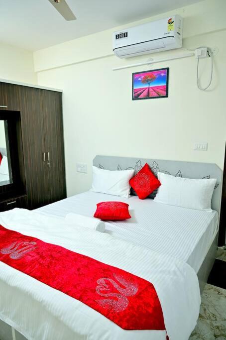Photo of Bedroom in HBR Layout