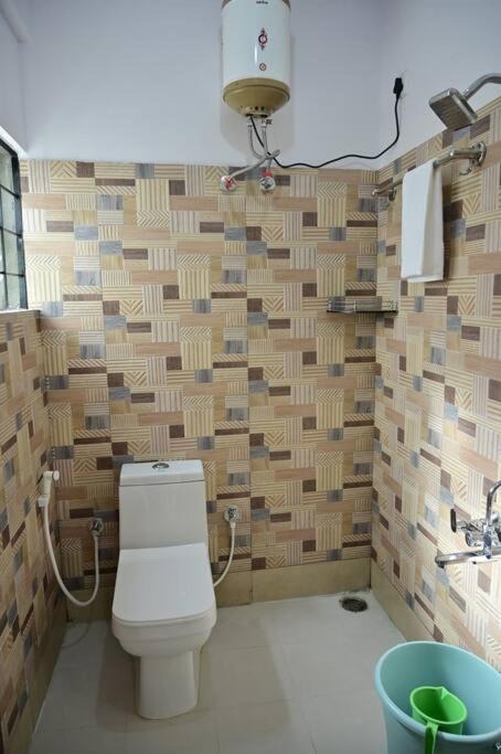 Photo of Bathroom in HBR Layout