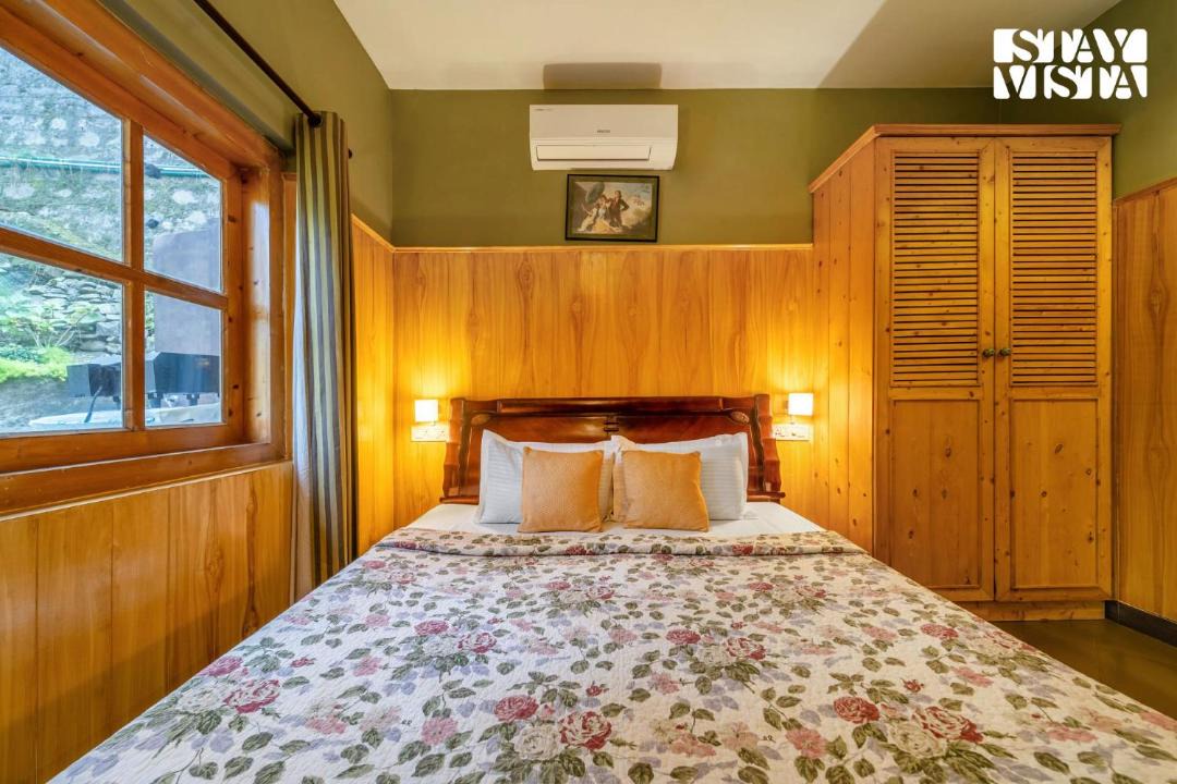 Photo of Bedroom in Kasauli