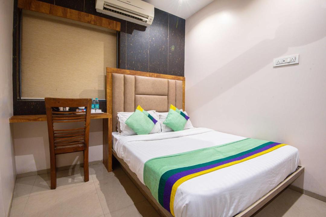 Photo of Bedroom in Prabhadevi