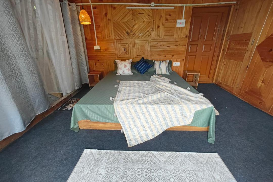 Photo of Bedroom in Jibhi