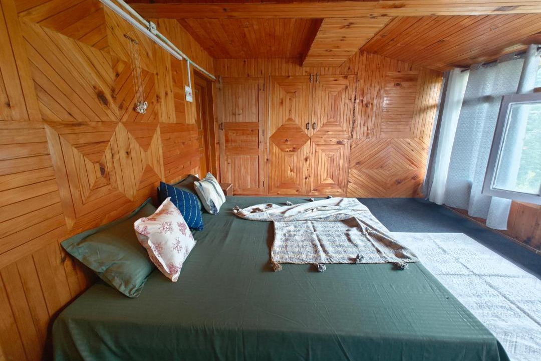 Photo of Bedroom in Jibhi