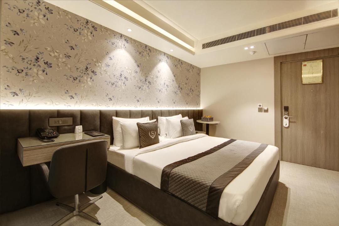 Photo of Others in DLF Phase 3