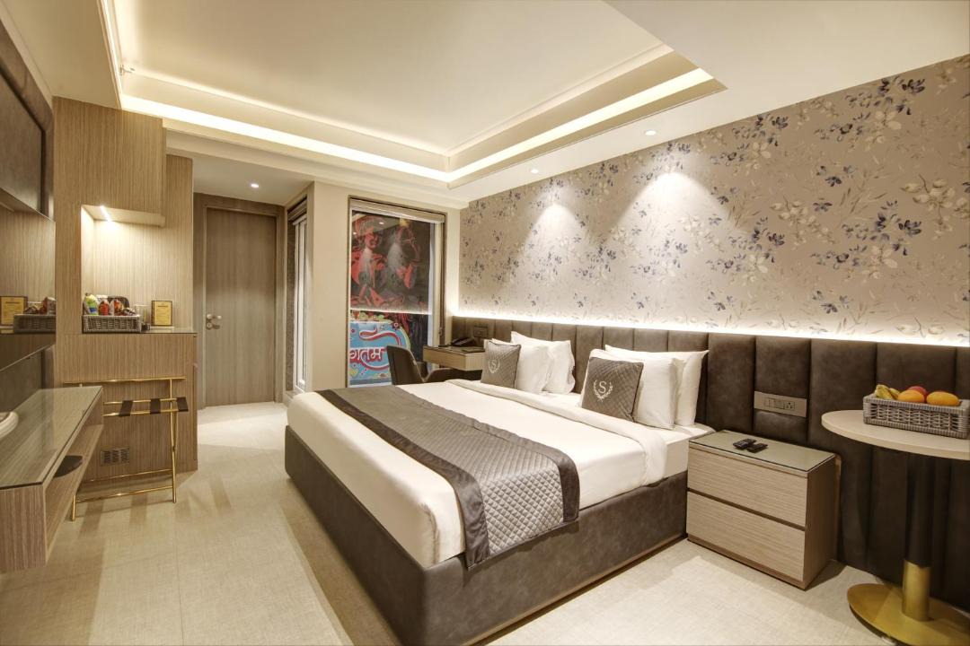 Photo of Others in DLF Phase 3