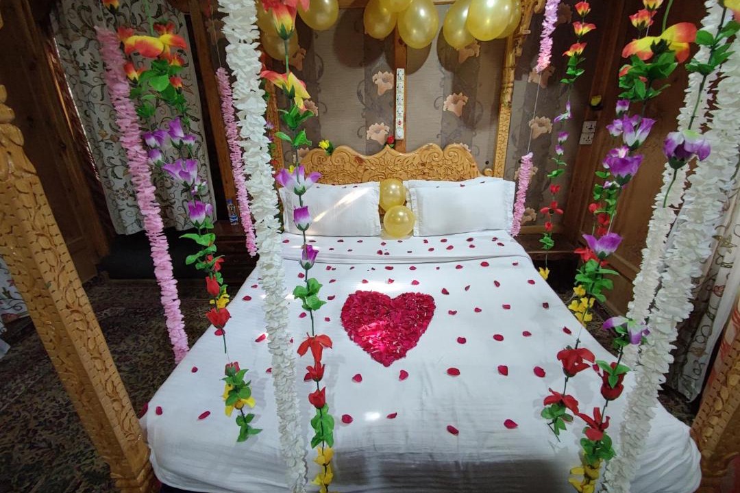 Photo of Bedroom in Dal Lake