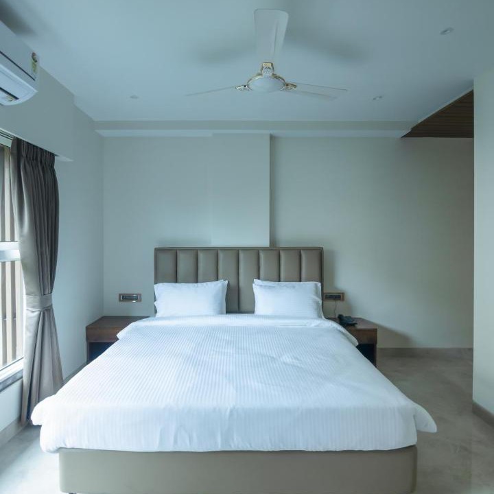 Photo of Bedroom in Parel