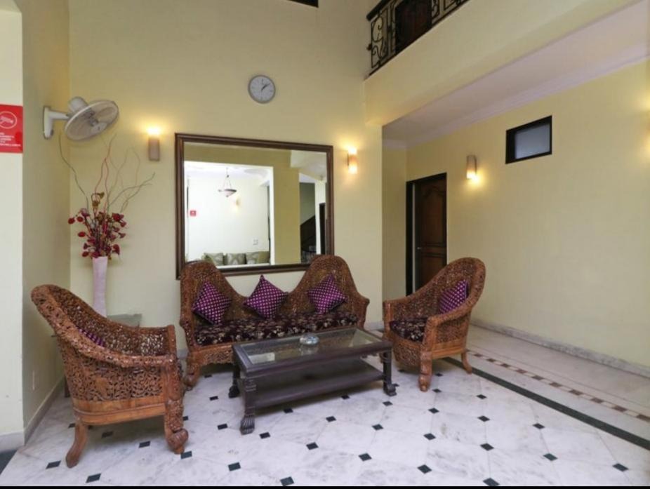 Photo of Livingroom in DLF Phase 3