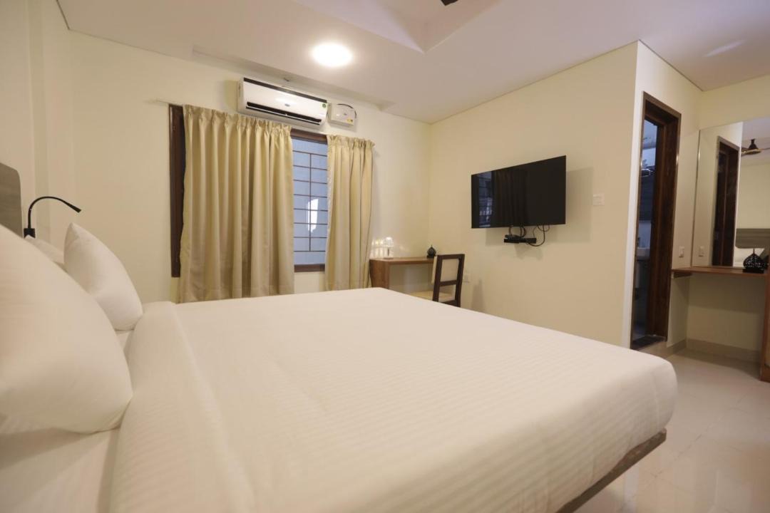 Photo of Bedroom in HBR Layout