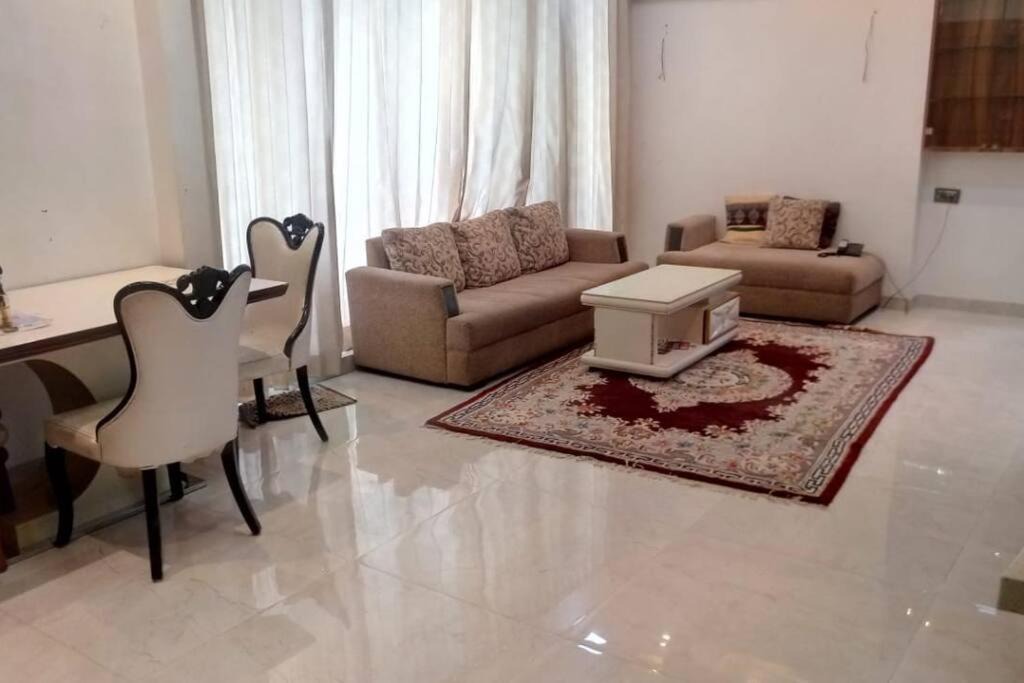 Photo of Livingroom in Thane West