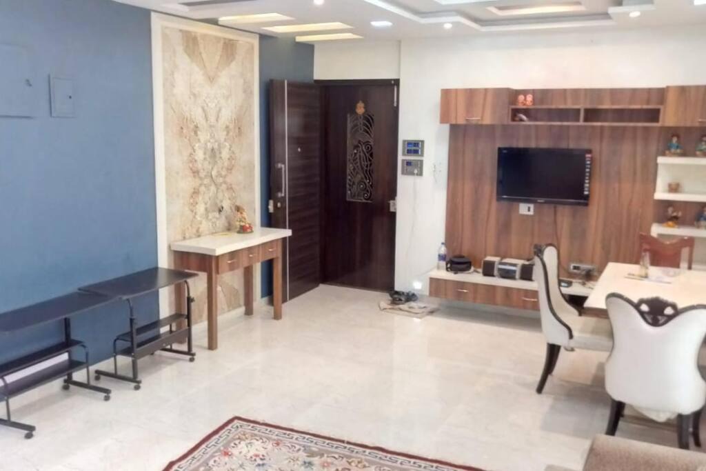 Photo of Livingroom in Thane West