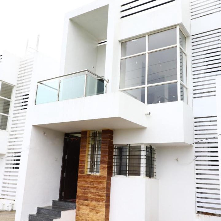 Photo of Buildings in Wai