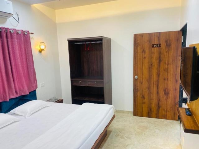 Photo of Bedroom in Satara