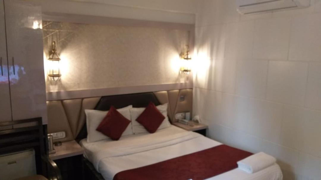 Photo of Bedroom in Marine Lines