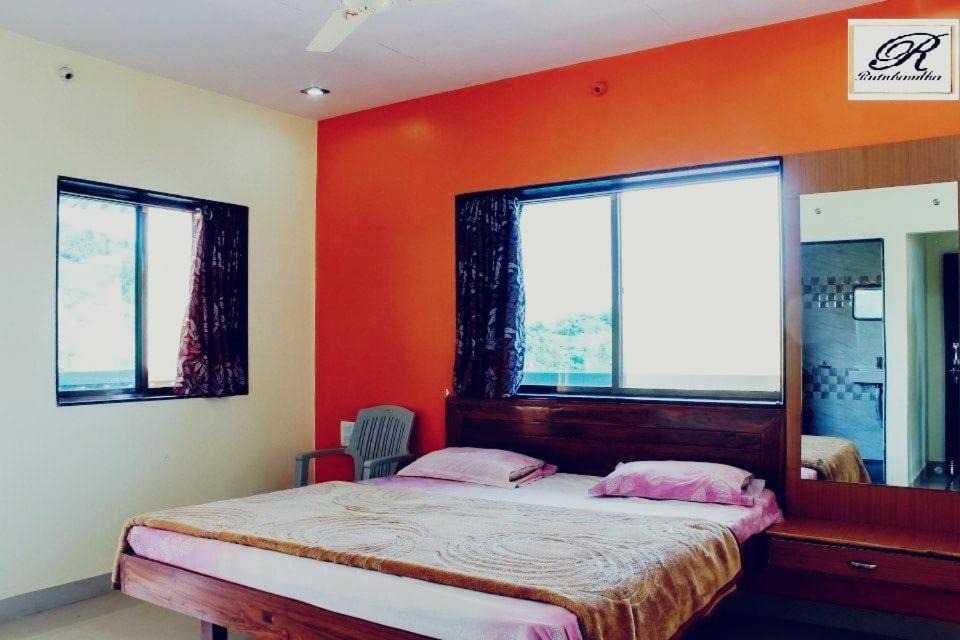 Photo of Bedroom in Mahabaleshwar