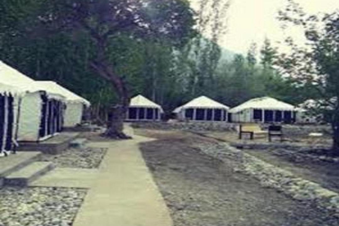 Photo of Others in Hundur