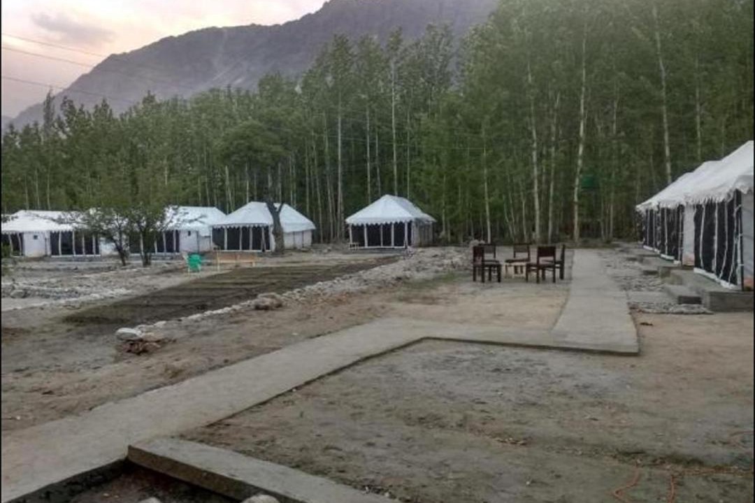 Photo of Others in Hundur