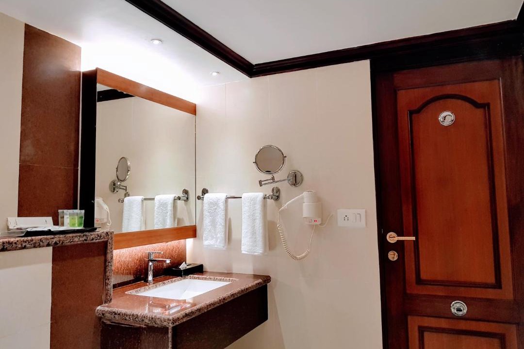 Photo of Bathroom in Statue