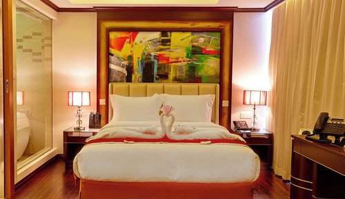 Royal Studio Suite, 1 King Bed, Kitchenette