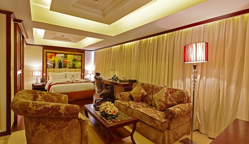 Junior Suite, 1 King Bed, Lake View
