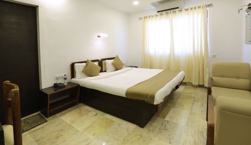 Standard Room, 1 Queen Bed