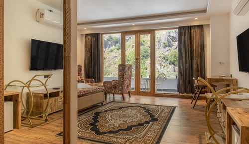Premium Room, Bathtub, River View