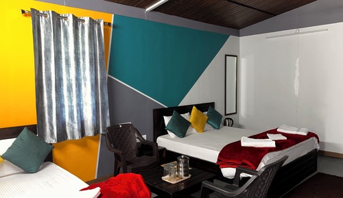 Family/Quad Room (1 Double Bed +2 Single Beds)