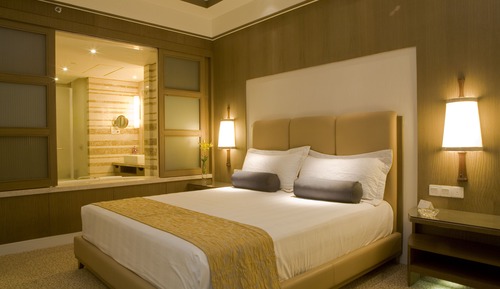 Junior Suite, 1 King Bed, Smoking, Club Lounge Access
