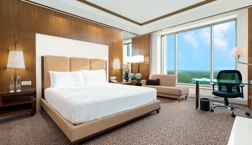 Standard Room, 1 King Bed, Club Lounge Access
