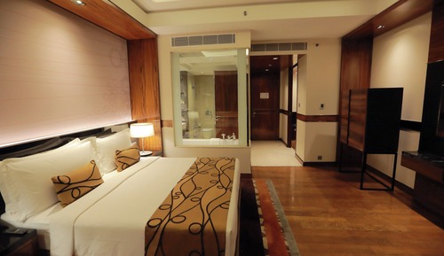 Standard Room, 1 King Bed, Pool View