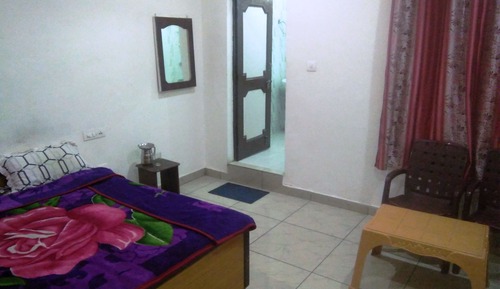 Standard Room, Smoking