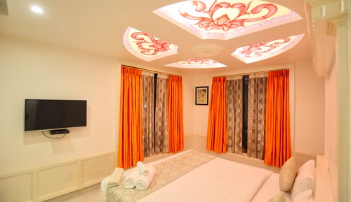 Signature Suite