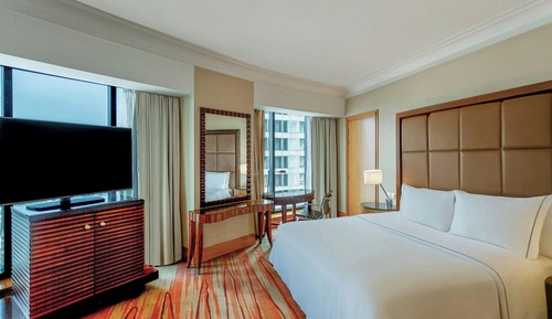 Deluxe Room, 1 King Bed, City View, Poolside