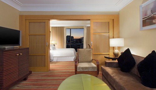 Junior Suite, 1 King Bed, City View, Poolside