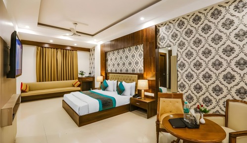 Executive Double Room, 1 King Bed, Accessible, Smoking