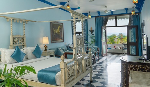 Majestic Lake view Suite with balcony