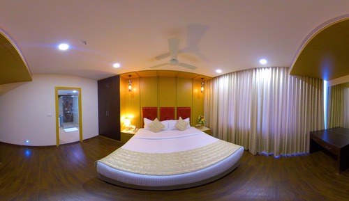 Executive Suite, 1 King Bed, 2 Bathrooms, City View