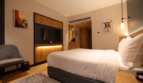 Club Room, City View