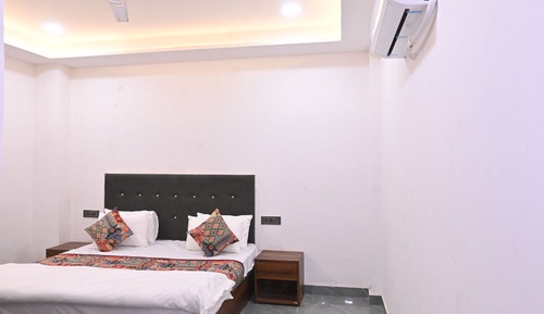 Deluxe Suite, City View