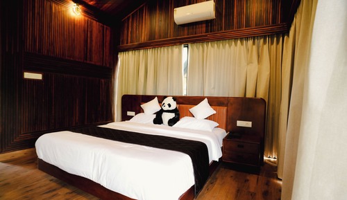 Luxury Wood Cottage AC with Balcony