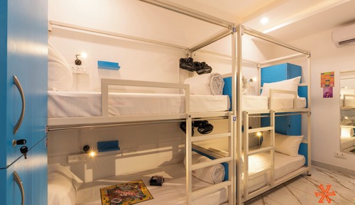 Deluxe 6 Bed Mixed Dorm