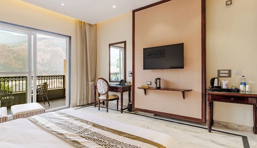 Luxury Single Room, 1 King Bed, Balcony, River View