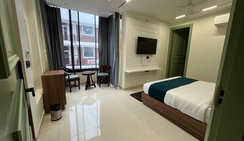 Executive Room, Hill View