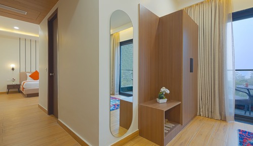 Suite with Valley View & Balcony