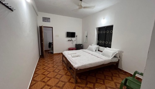 Comfort Room, Balcony