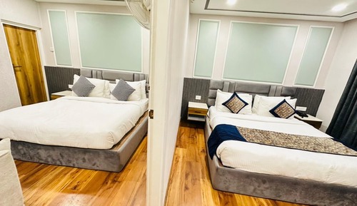 Family Suite Lake facing