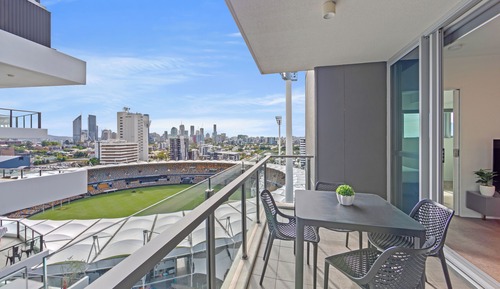 Three Bedroom Two Bathroom Compact Gabba View Apartment