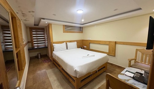 Classic Room, Hill View